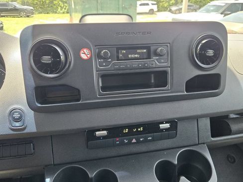 Used 2025 Mercedes-Benz Sprinter 2500 image 20