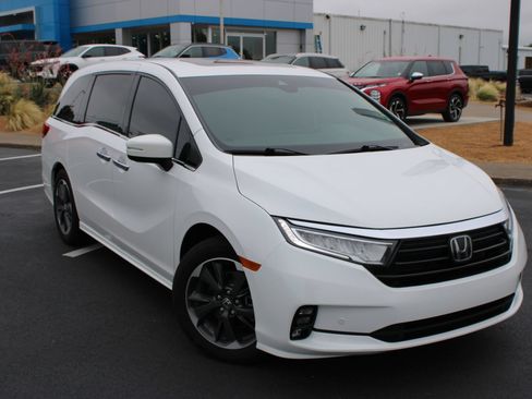 Used 2024 Honda Odyssey Elite image 2
