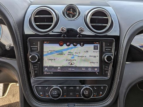 Used 2018 Bentley Bentayga Onyx Edition AWD/4WD image 21
