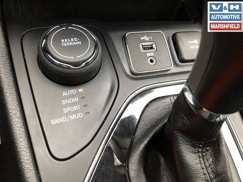 Used 2022 Jeep Cherokee Limited AWD/4WD image 8