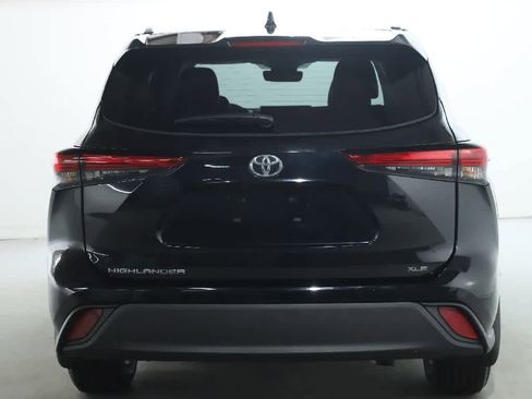 Certified 2023 Toyota Highlander XLE image 38