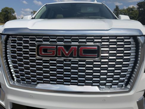 Used 2022 GMC Yukon XL Denali AWD/4WD image 18