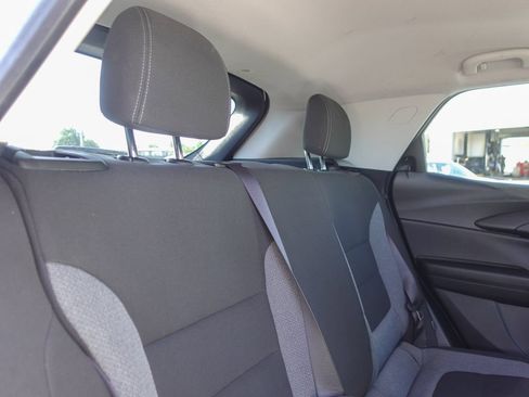 Used 2025 Chevrolet TrailBlazer LS w/ LS Convenience Package FWD image 13