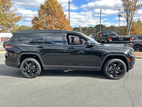 New 2025 Jeep Grand Cherokee L Altitude image 12