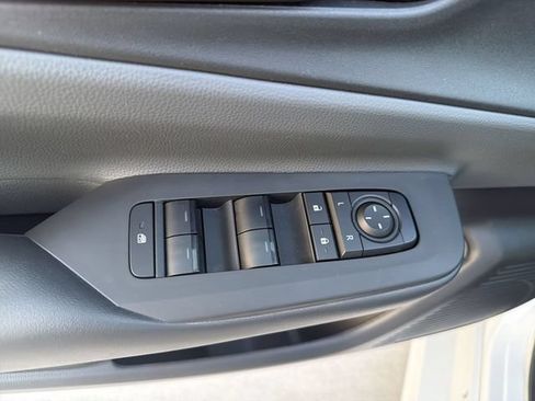Certified 2025 Toyota Prius LE FWD image 10