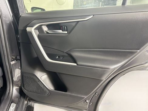 Used 2021 Toyota RAV4 XLE w/ Convenience Package image 28