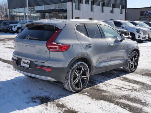 Used 2024 Volvo XC40 B5 Core image 12