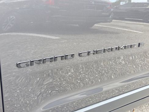 Used 2023 Jeep Grand Cherokee Altitude RWD image 18