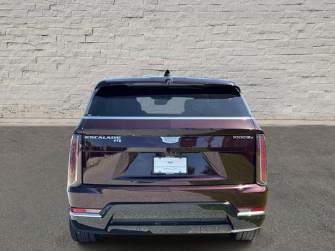Used 2025 Cadillac Escalade IQ Luxury 2 w/ LPO, Premium Carpet Package AWD/4WD image 5