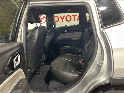 Used 2025 Jeep Compass Limited image 20