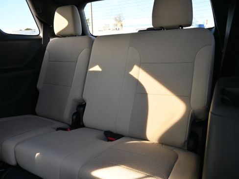 Used 2022 Chevrolet Traverse LT image 15