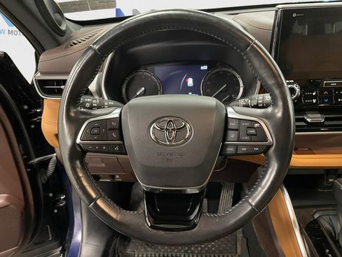 Used 2021 Toyota Highlander Platinum image 12
