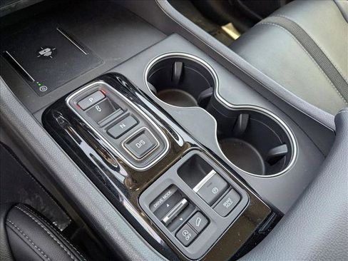 Used 2025 Honda Pilot Touring image 12