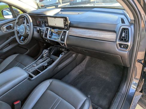 Used 2022 Kia Sorento S image 37