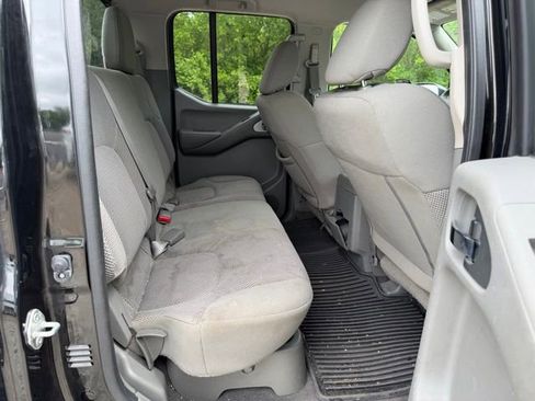 Used 2021 Nissan Frontier SV w/ Midnight Edition Floor Mats image 7