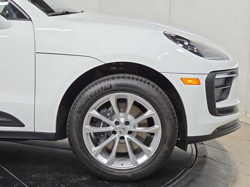 New 2026 Porsche Macan image 11