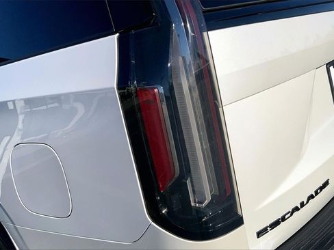 Certified 2024 Cadillac Escalade ESV V w/ LPO, ONYX Package image 27