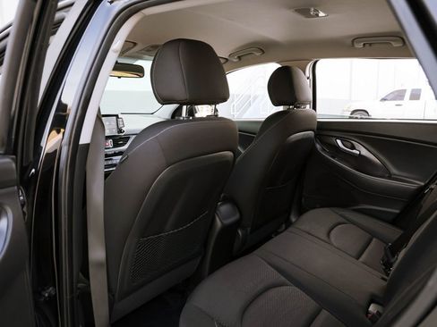 Used 2018 Hyundai Elantra GT image 29