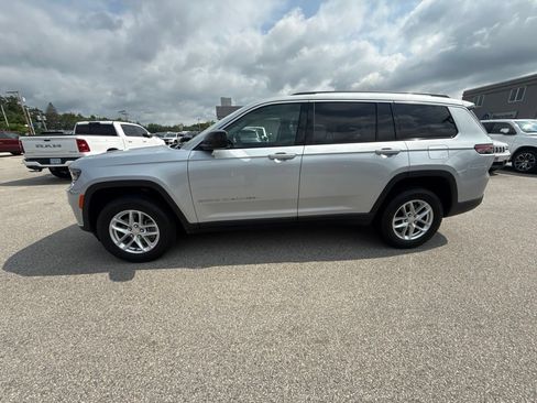 Used 2024 Jeep Grand Cherokee L Laredo AWD/4WD image 2