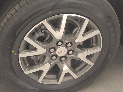 Used 2022 GMC Acadia SLE w/ LPO, Floor Liner Package FWD image 31