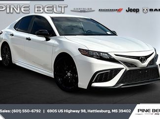 Used 2022 Toyota Camry SE image 1