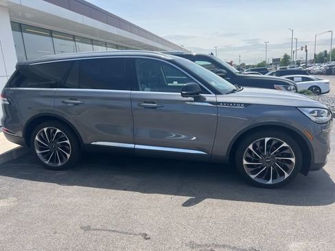 Used 2022 Lincoln Aviator Reserve w/ Equipment Group 201A AWD/4WD image 2