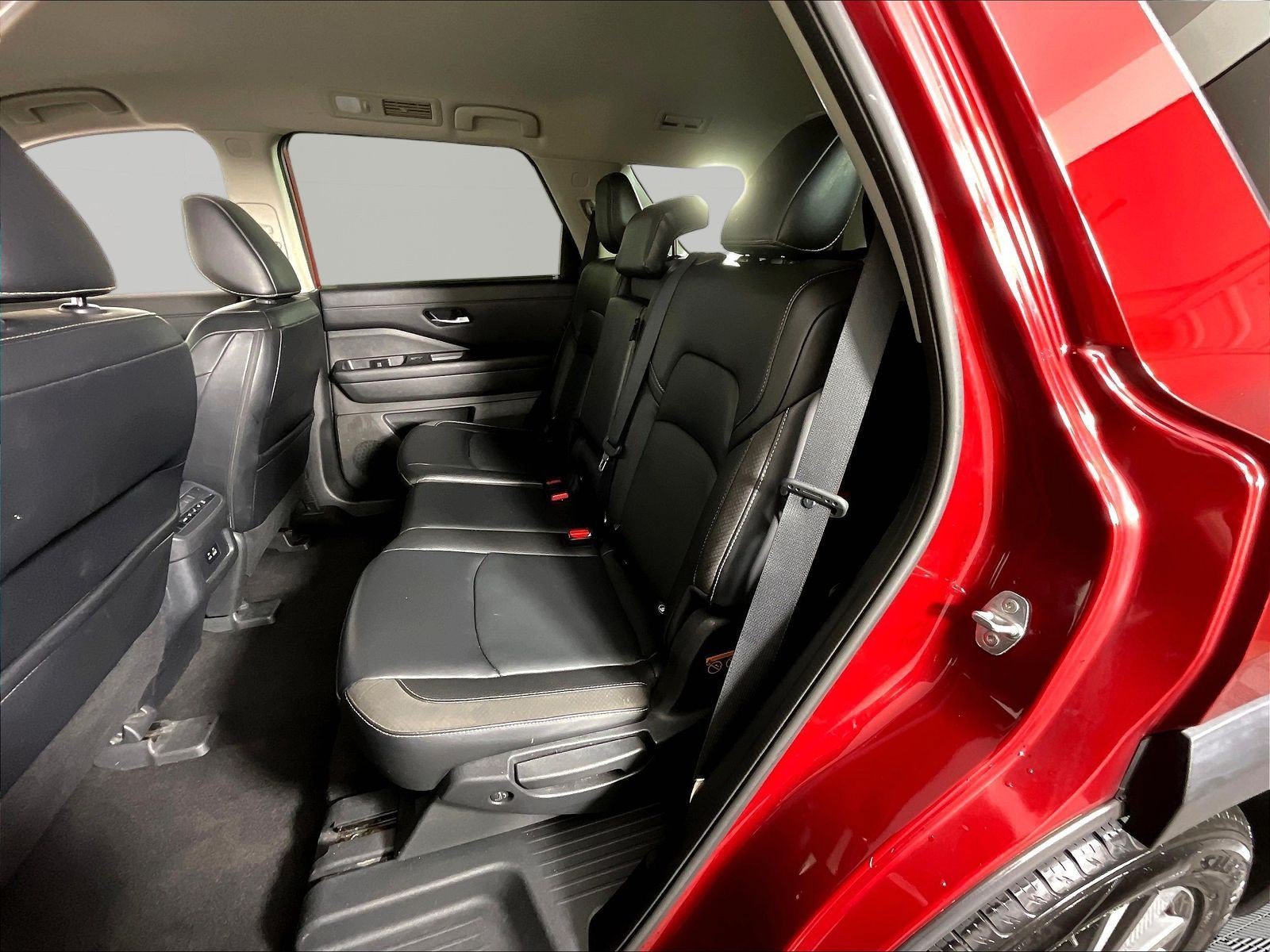 Used 2023 Nissan Pathfinder SL AWD/4WD image 22