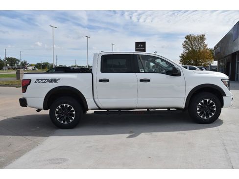 Used 2024 Nissan Titan PRO-4X image 6