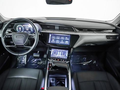 Used 2024 Audi Q8 e-tron Premium Plus w/ Premium Plus Package image 9