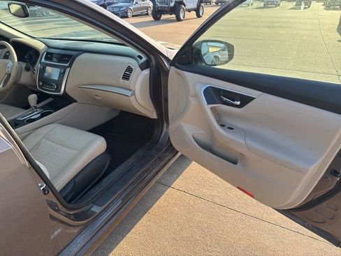 Used 2016 Nissan Altima 2.5 SV w/ Convenience Package image 22