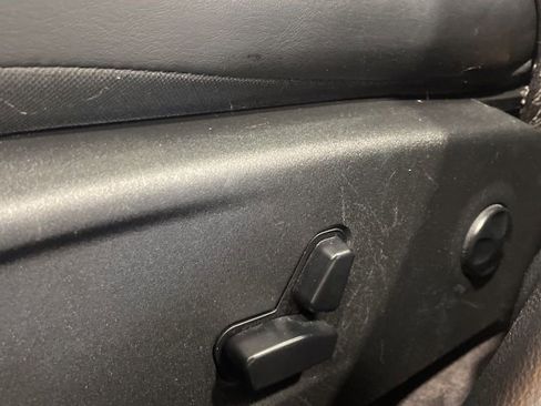 Used 2017 Chrysler 300 C image 23