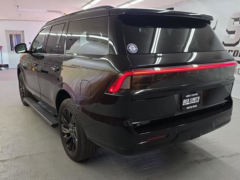 Used 2025 Lincoln Navigator Reserve w/ Jet Appearance Package image 4
