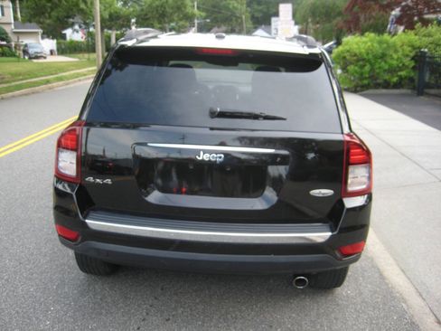 Used 2017 Jeep Compass High Altitude AWD/4WD image 5