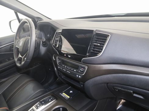 Used 2024 Honda Passport TrailSport image 37