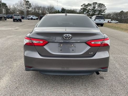 Used 2019 Toyota Camry LE image 4