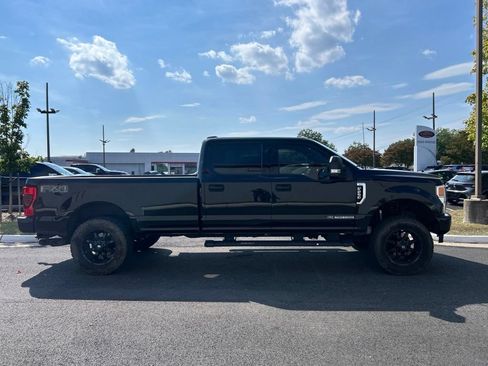 Used 2022 Ford F250 XLT w/ Black Appearance Package AWD/4WD image 2