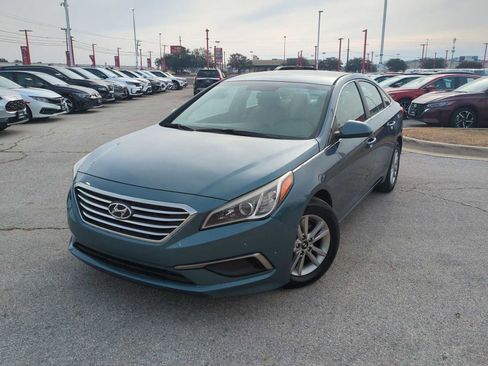Used 2016 Hyundai Sonata SE image 1