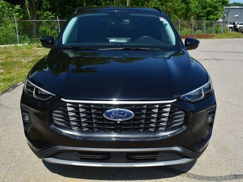Used 2024 Ford Escape Platinum AWD/4WD image 2