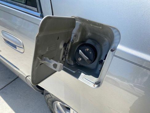 Used 2005 Cadillac De Ville image 75