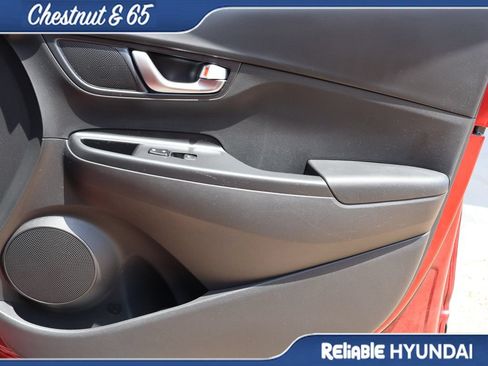 Used 2022 Hyundai Kona SEL w/ Convenience Package FWD image 9