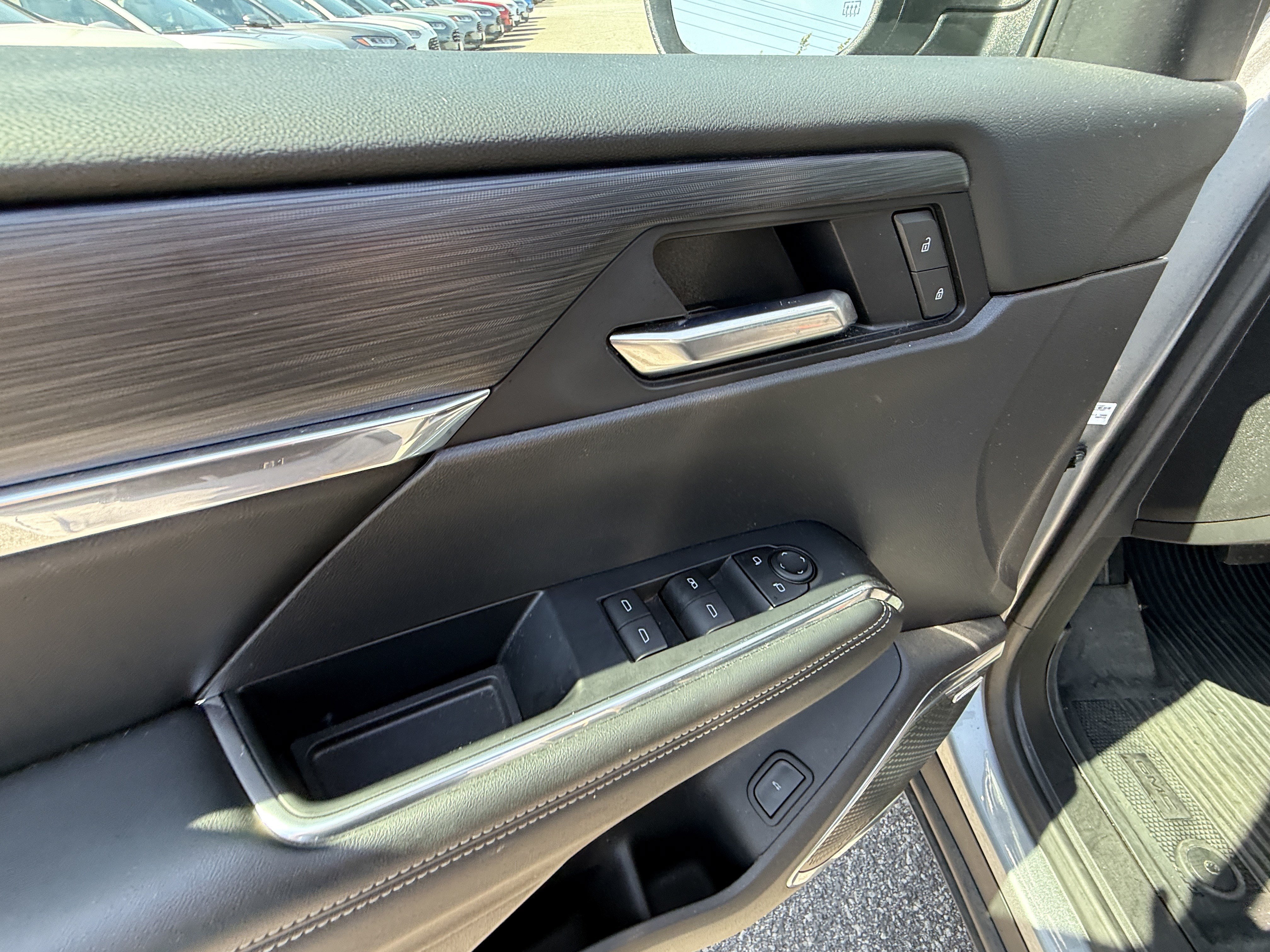 Used 2025 GMC Acadia Elevation w/ Elevation Premium Package FWD image 22