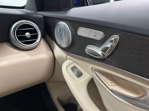 Used 2019 Mercedes-Benz C 300 4MATIC Sedan image 32