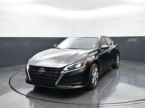 Used 2025 Nissan Altima 2.5 S FWD image 4