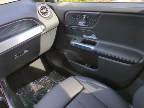 Used 2026 Mercedes-Benz GLB 250 image 17