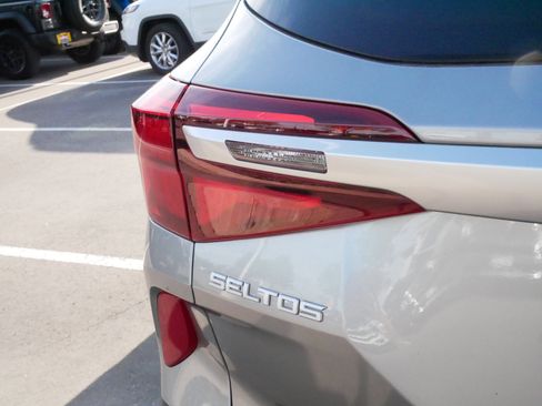 Used 2023 Kia Seltos LX AWD/4WD image 17