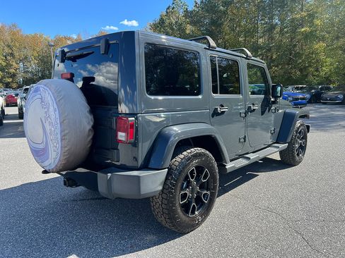 Used 2018 Jeep Wrangler Unlimited Sahara image 6