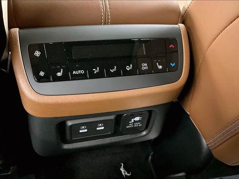 New 2026 Nissan Pathfinder Platinum image 23