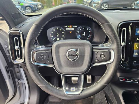 Used 2020 Volvo XC40 T5 R-Design w/ Protection Package image 27