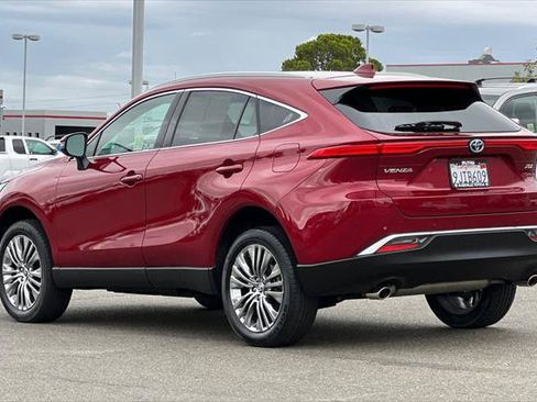 Certified 2023 Toyota Venza XLE AWD/4WD image 7