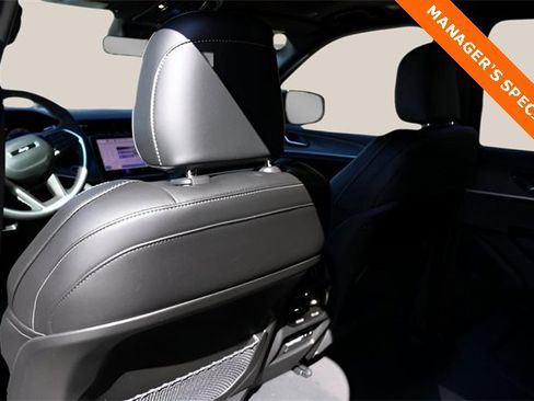 New 2025 Jeep Grand Cherokee Limited w/ Black Appearance Package image 15